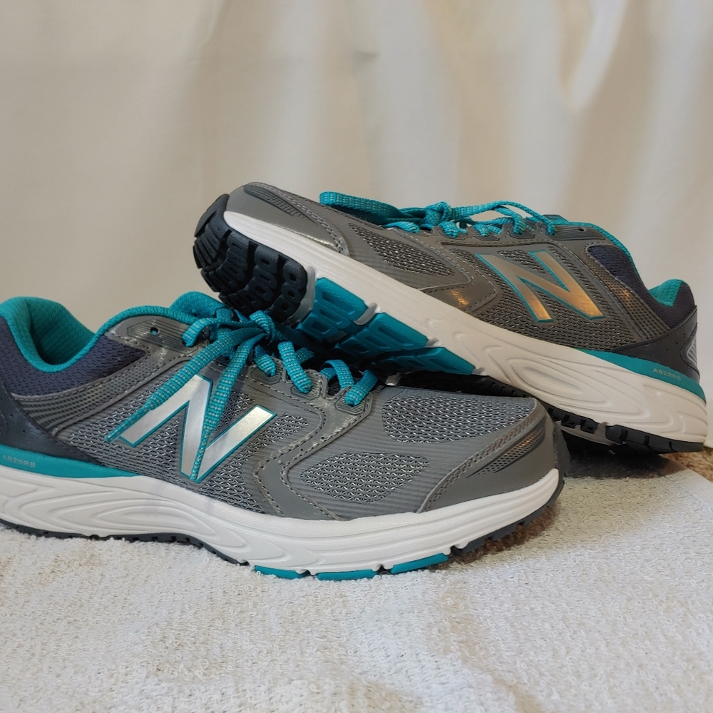 Women's running shoe